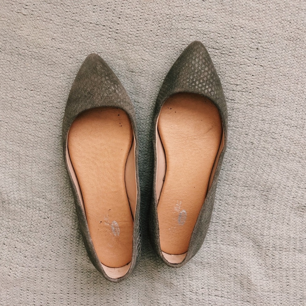 Grey Snakeskin Flats | Size 6